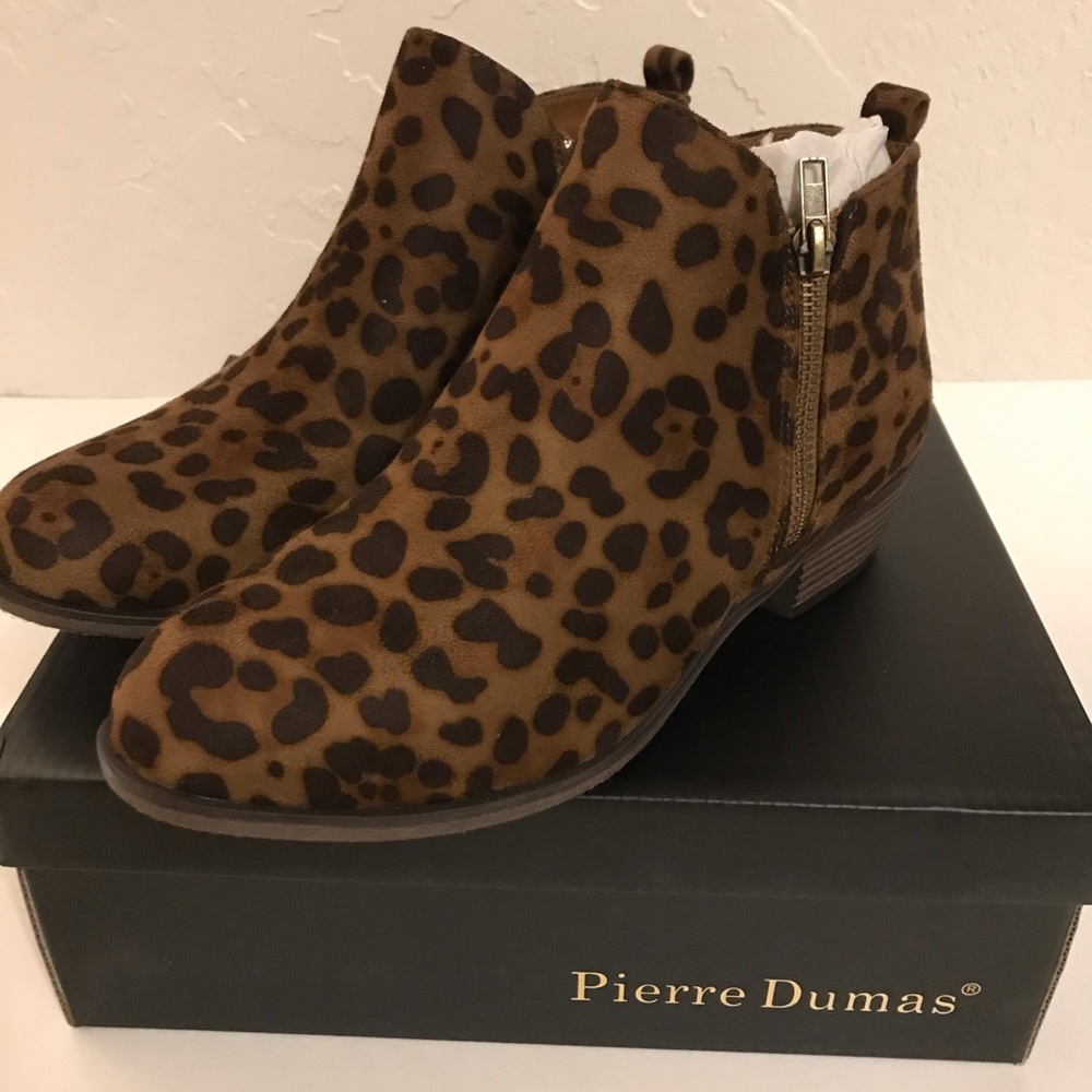 Leopard zippered boots